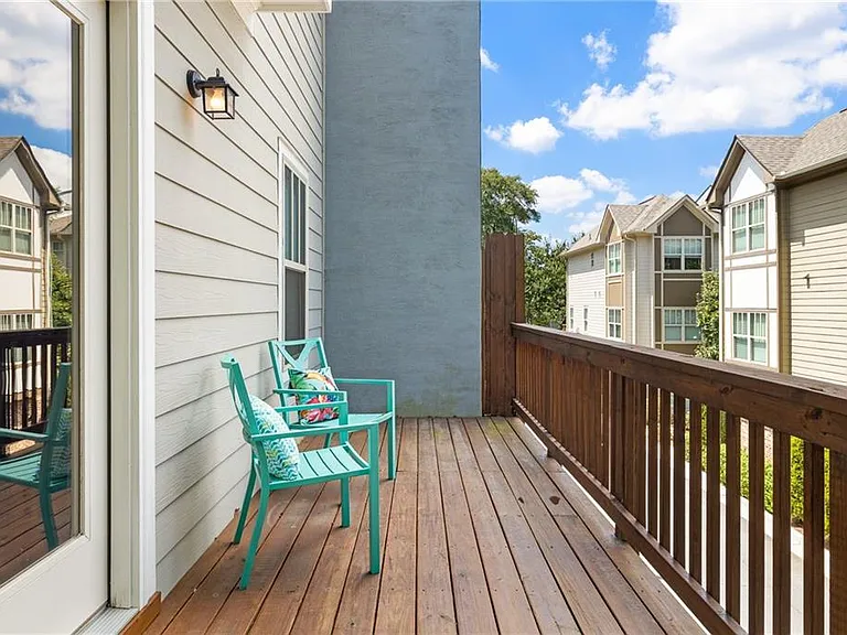 1333 Oakview Rd — Photo 23