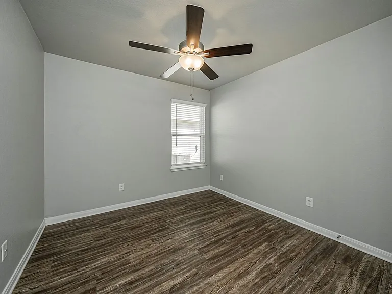 525 Fallbrook Dr — Photo 30