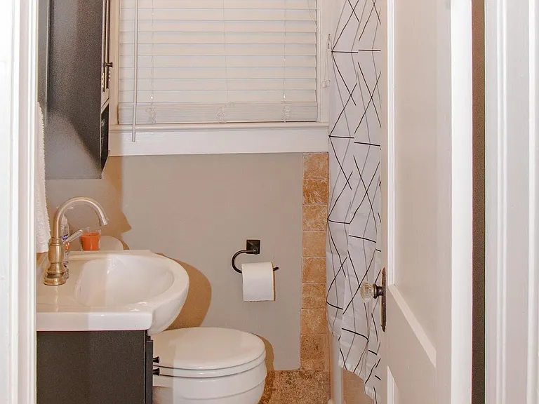 755 Berkeley Ave NW — Photo 24