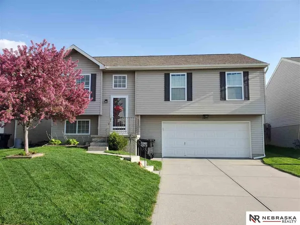 19633 West St, Omaha, NE 68135