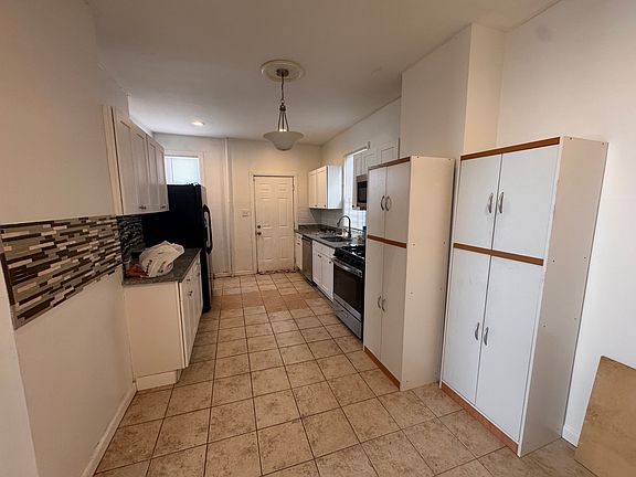 2nd image of 115 Mead St Floor 1