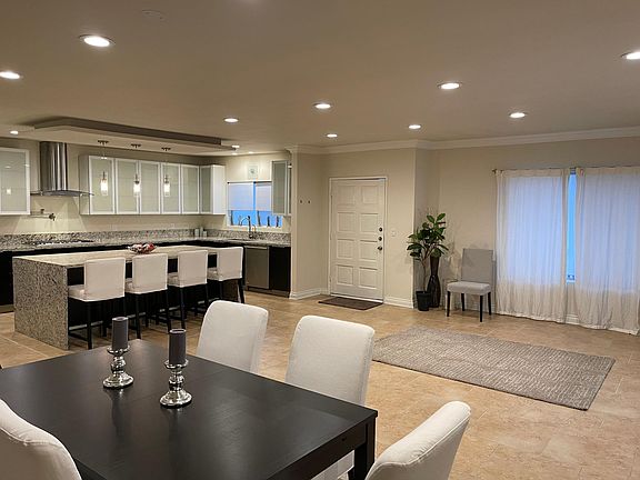 OPEN FLOOR PLAN - KITCHEN / LIVING ROOM / DINING ROOM