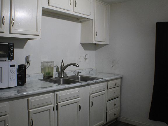 5th image of 324 E 4th St