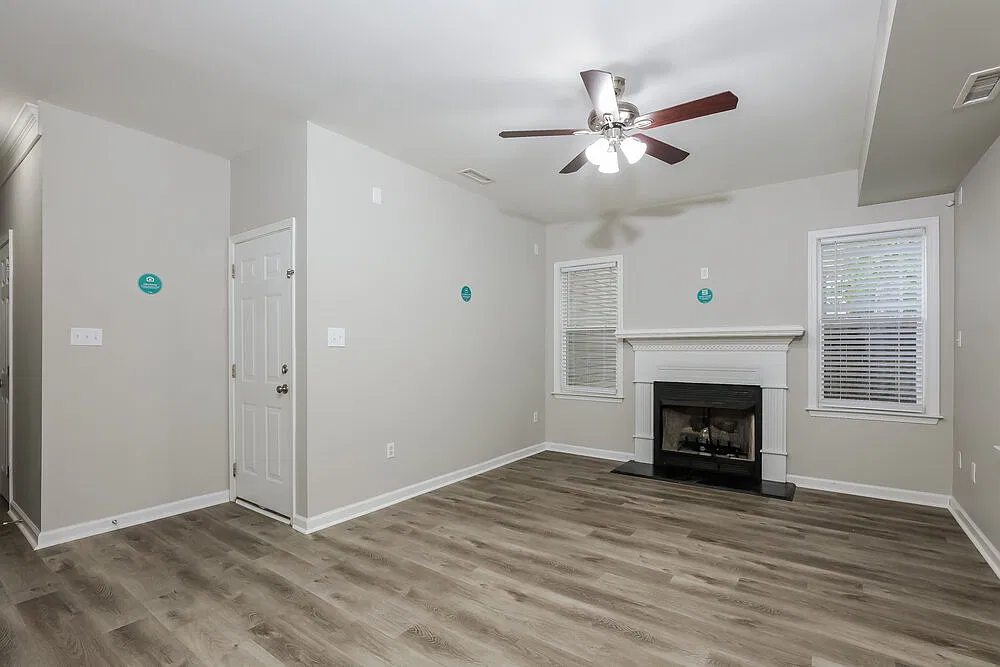 4 bed, 2.5 bath, 1958 sqft, $2,295 — Photo 4