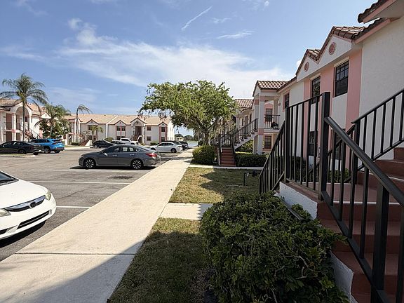 4th image of 301 Norwood Ter #128