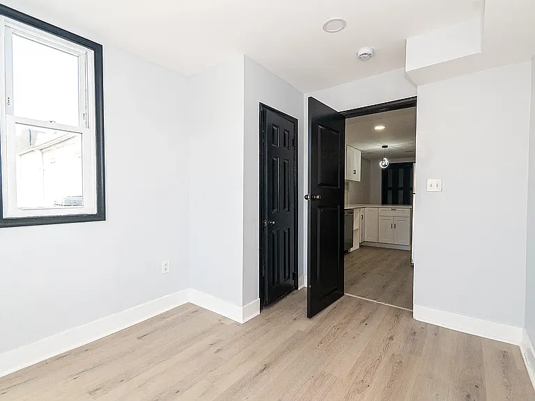 307 E 22nd St #2 — Photo 6