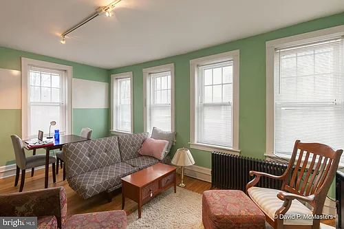 216 W King St Photo 1