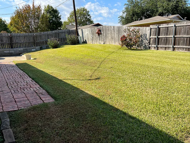 1825 Glenway Dr — Photo 18