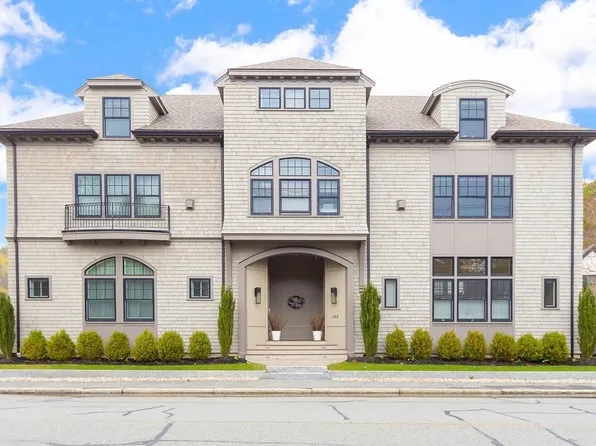 582 Hale St #2, Beverly, MA 01915