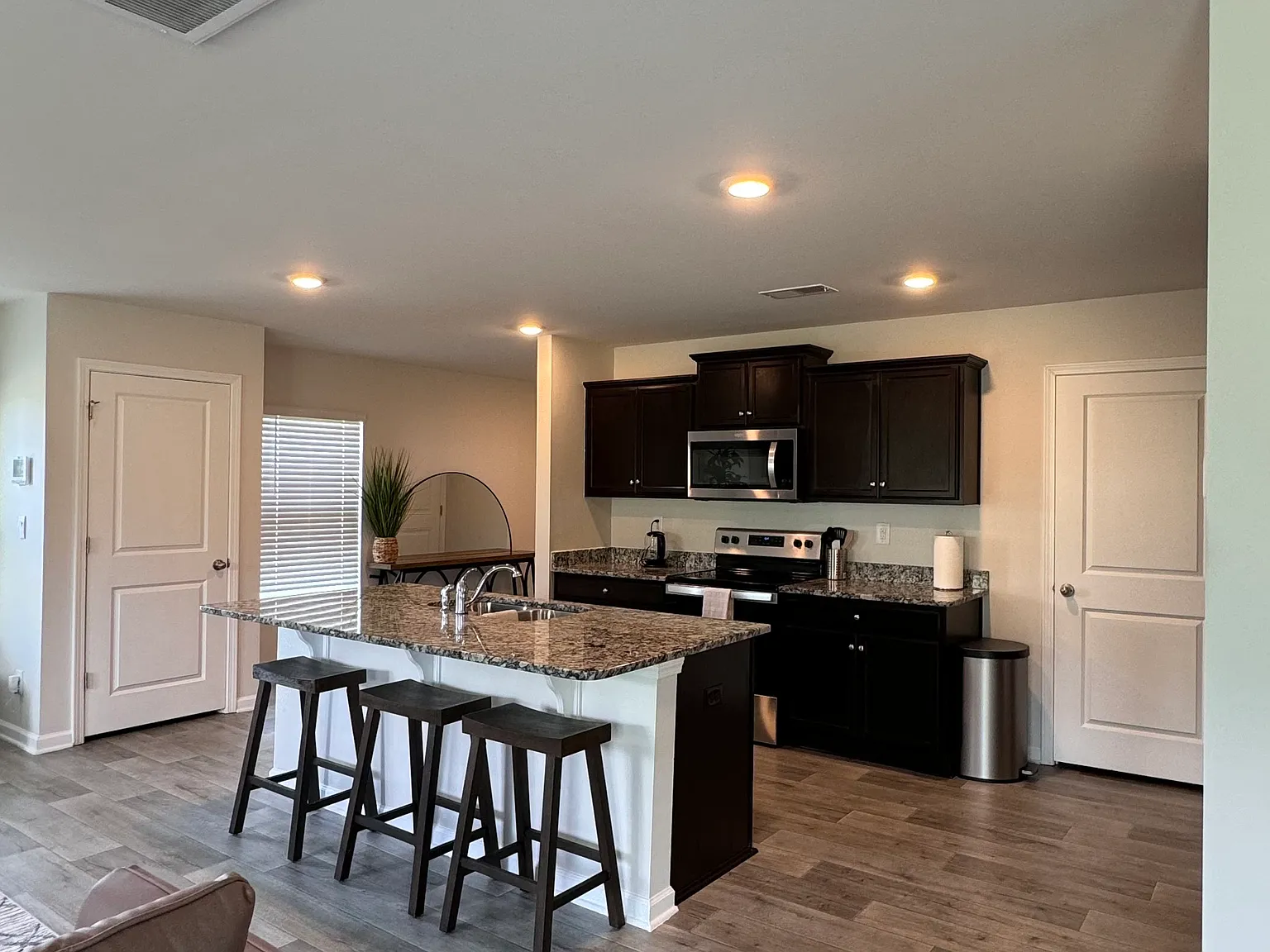5018 Pratt Dr — Photo 2