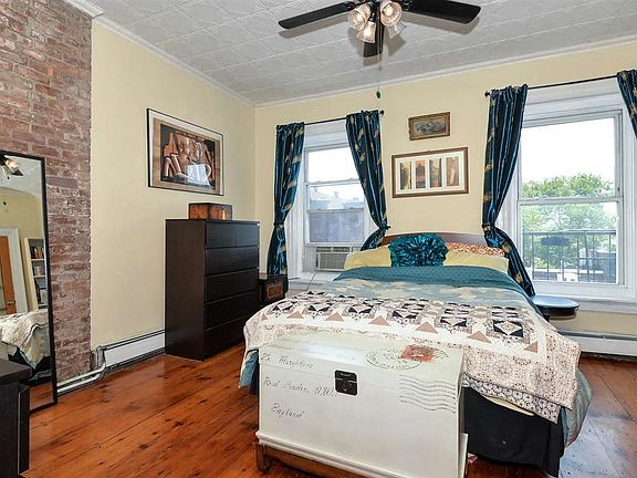 5th image of 321 Pacific Ave APT 4