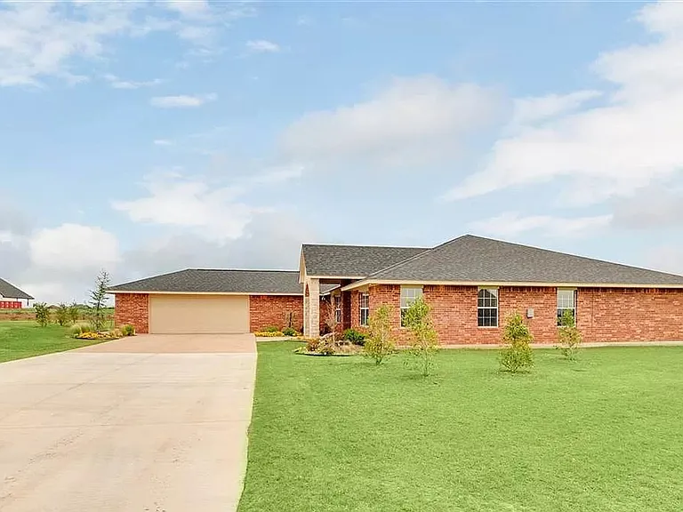 640 SW Dani Ann Ln — Photo 2
