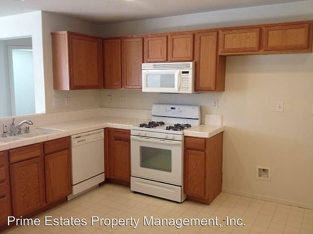 2nd image of 4561 Excelsior Rd
