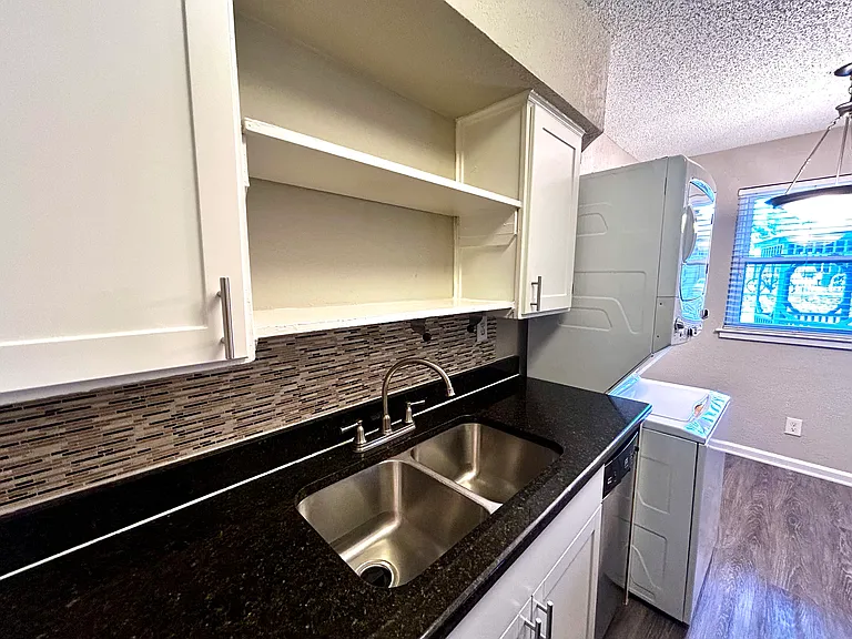 2401 Manor Rd #109 — Photo 7