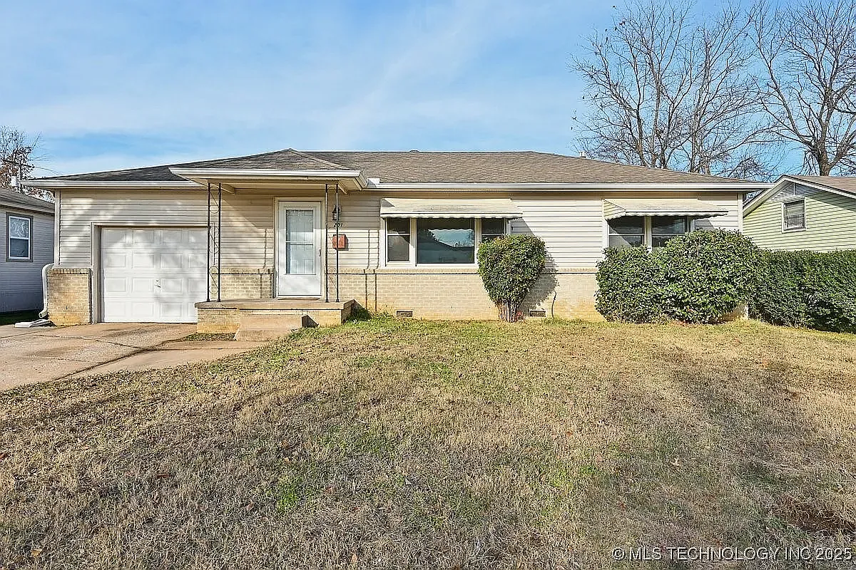 3 bed, 888 sqft, $1,400 — Photo 1