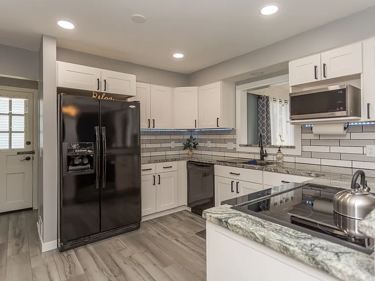 4243 Beverly Dr — Photo 18