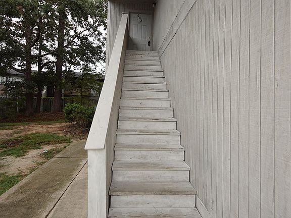 2nd image of 605 Greenmeadow Dr