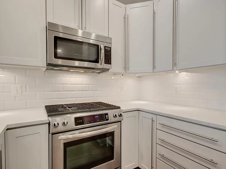 3937 Davis Pl NW #4 — Photo 6