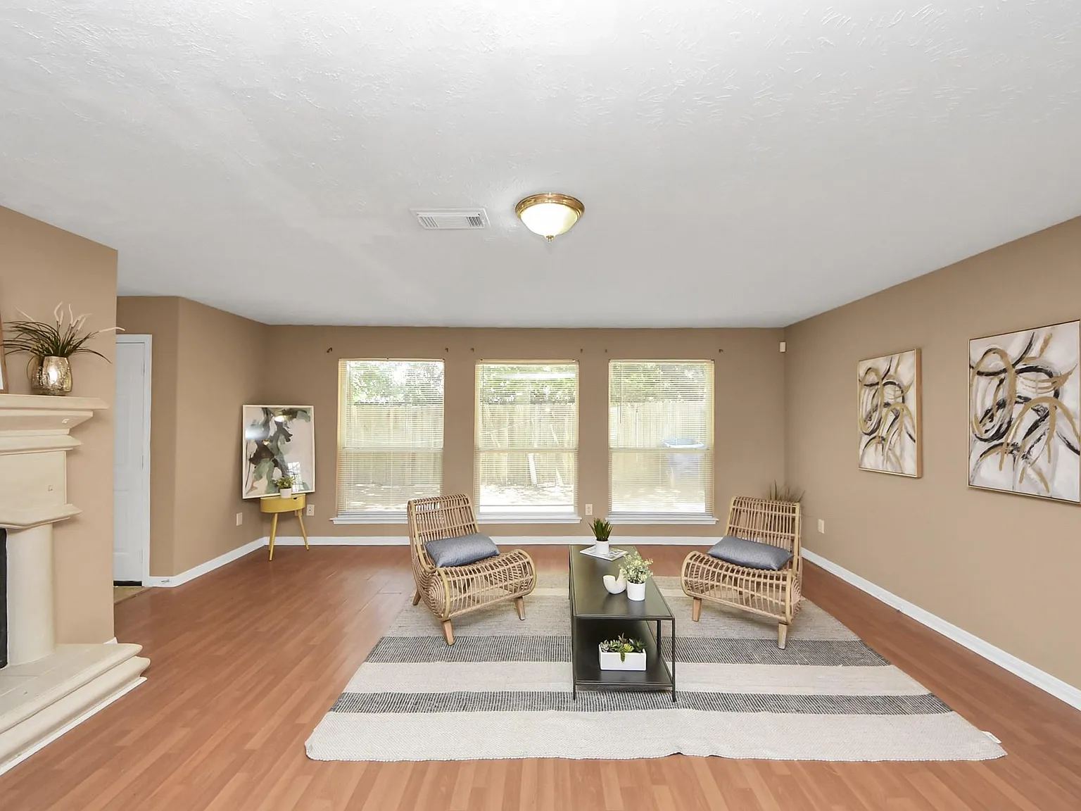 4 bed, 2.5 bath, 2124 sqft, $2,050 — Photo 4