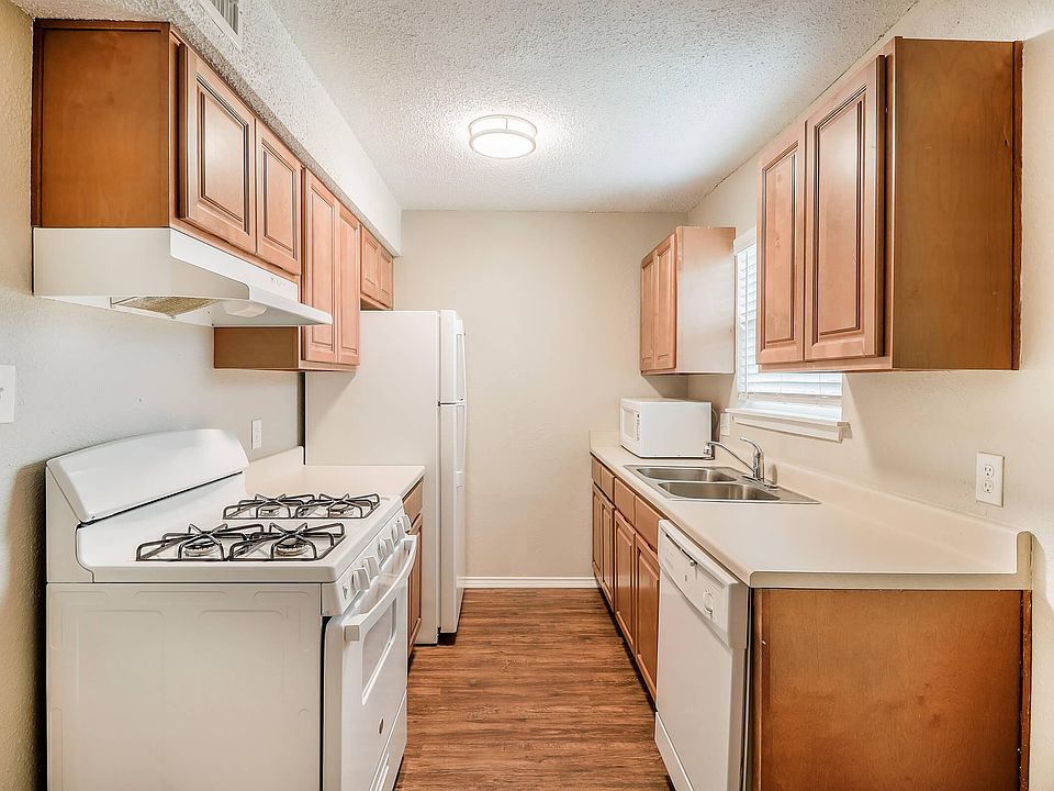 2 Bedroom, 1 bathroom. kitchen photo