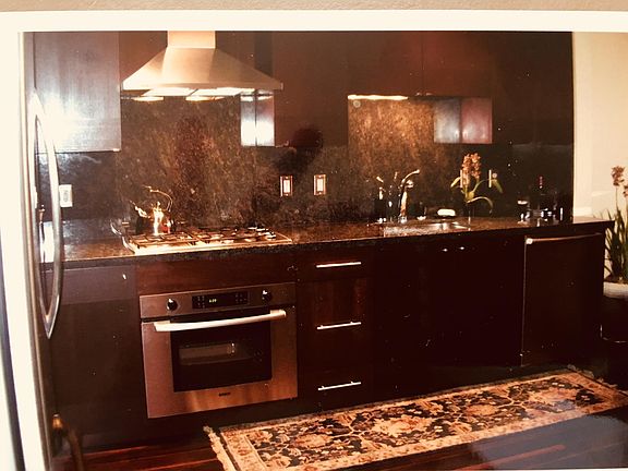 Stainless steel appliances & granite counters