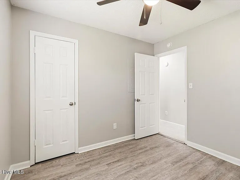 1910 Neptune Dr — Photo 13