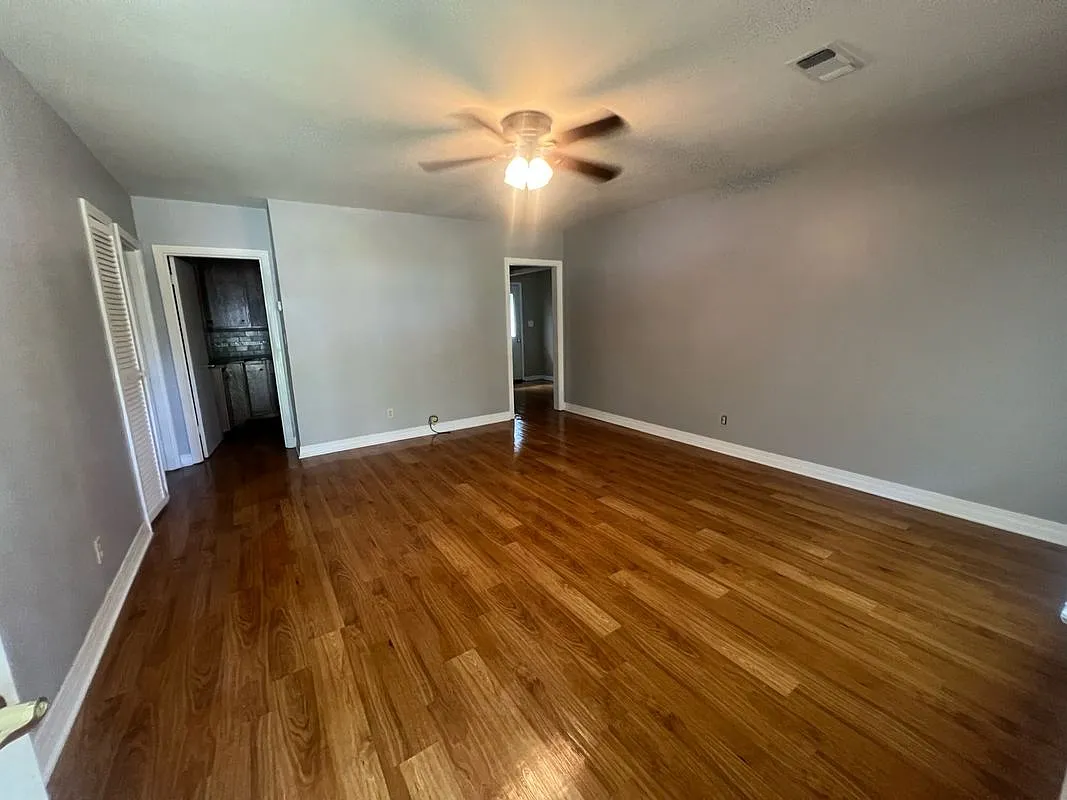 3 bed, 2.0 bath, 1456 sqft, $1,200 — Photo 2