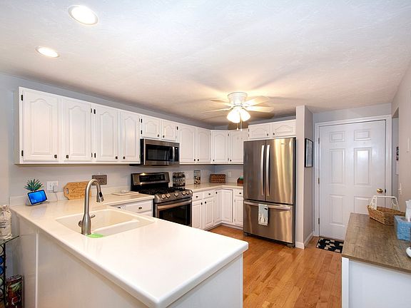 2nd image of 51 Portside Dr Unit 51