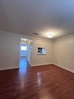 1 bed, 1.0 bath, 750 sqft, $950 — Photo 3