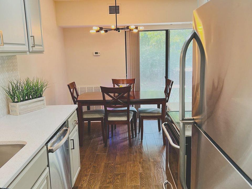 1st image of 2245 Castle Rock Sq APT 2B