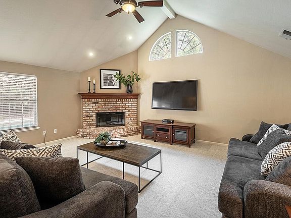 4th image of 2047 Sheffield Dr