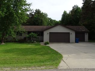8105 Knapp Rd, Houghton Lake, MI 48629