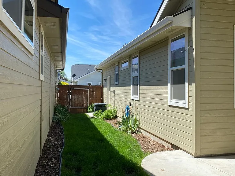 481 W Peck St — Photo 33