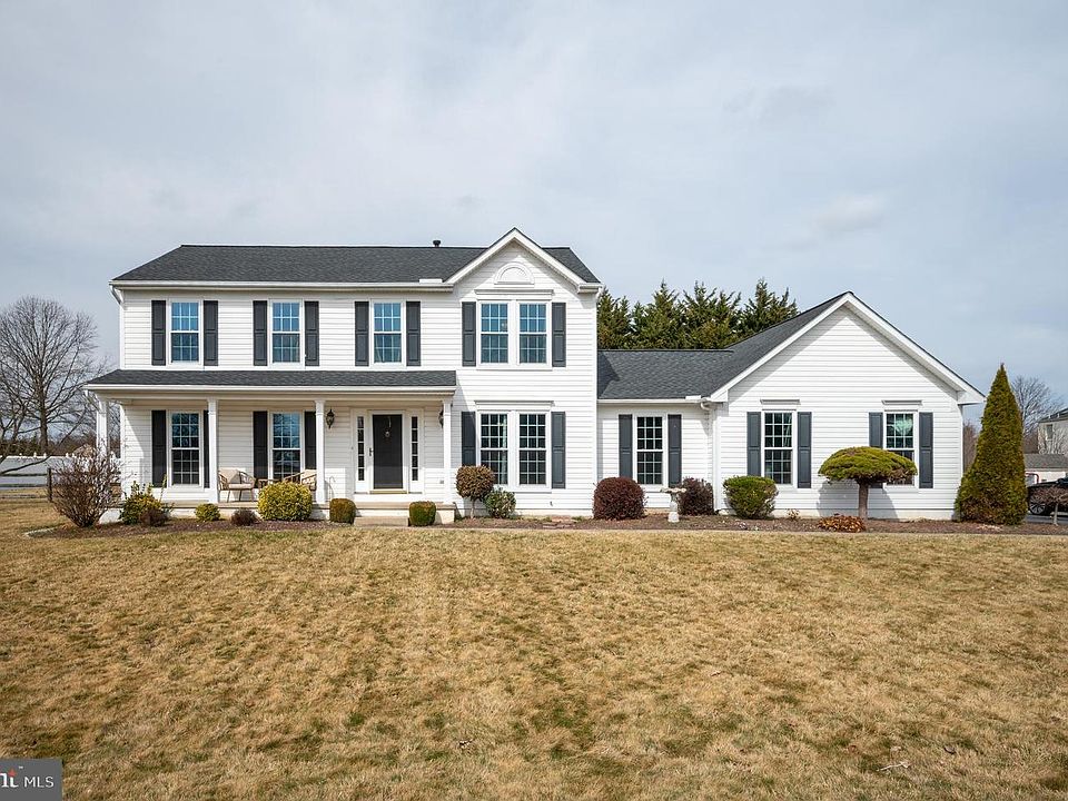 1st image of 218 E Union Dr