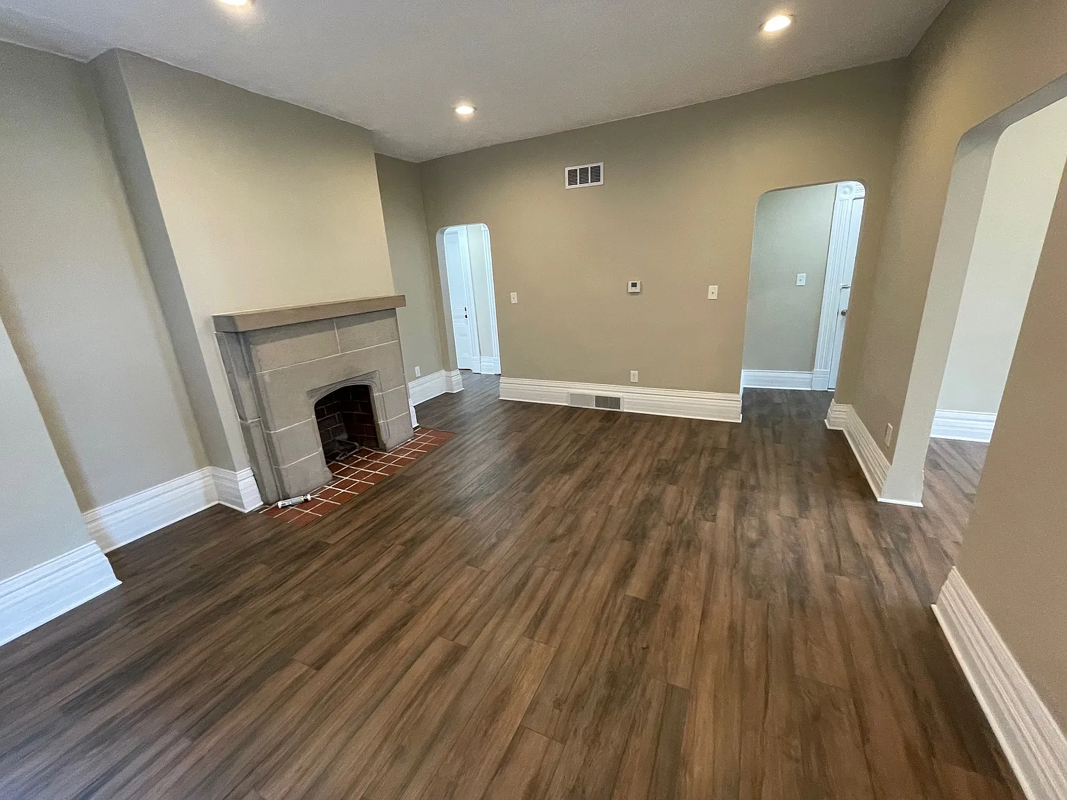 2 bed, 1200 sqft, $1,900 — Photo 3