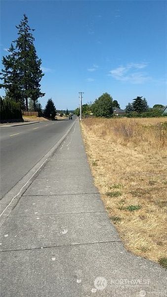 5th image of 999 W Hemlock