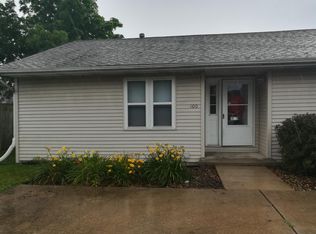 100 Caesars Ln, Springfield, IL 62703