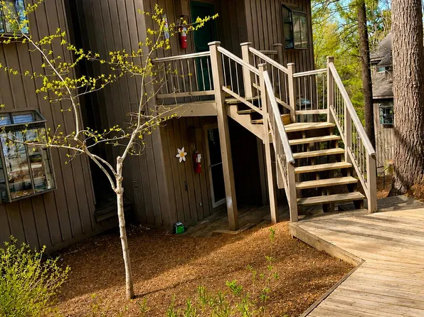 42 Hawks Nest Gln, Glen Arbor, MI 49636
