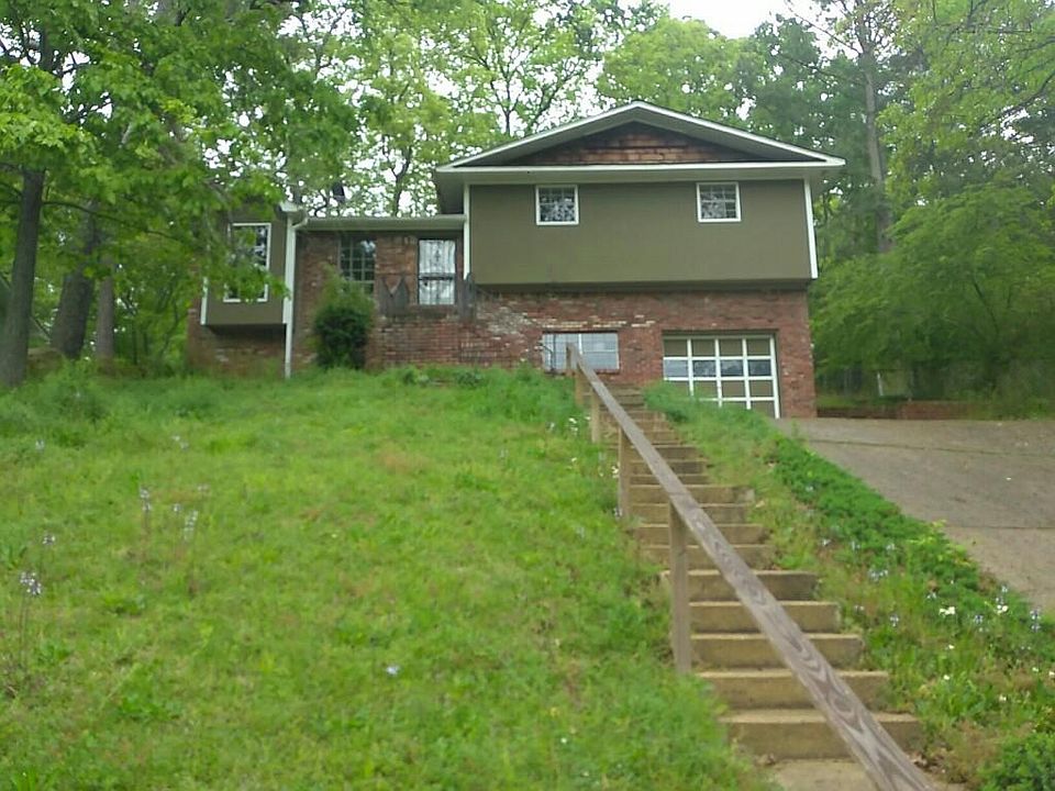 2nd image of 2717 6th St NE