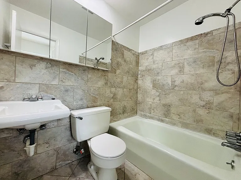 103 Huntington Ln — Photo 22