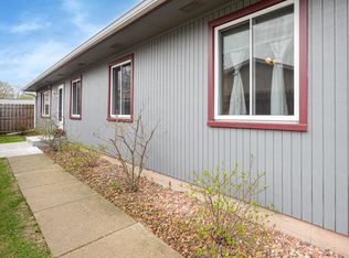 12539 Timber Ridge Dr, Pleasant Prairie, WI 53158