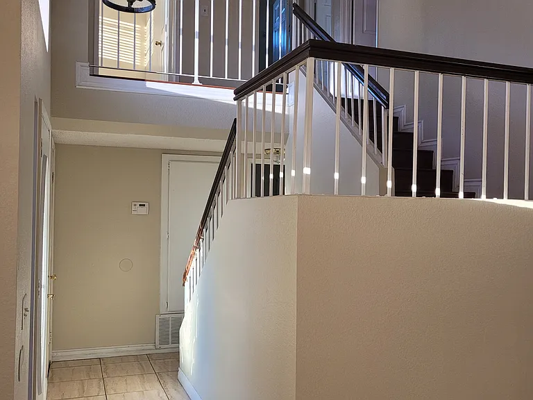 8525 Vinmar Ave — Photo 2