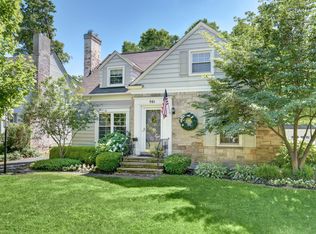 561 Lake Forest Dr, Bay Village, OH