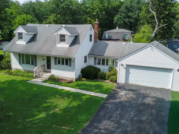 28916 W Main St, Cary, IL 60013