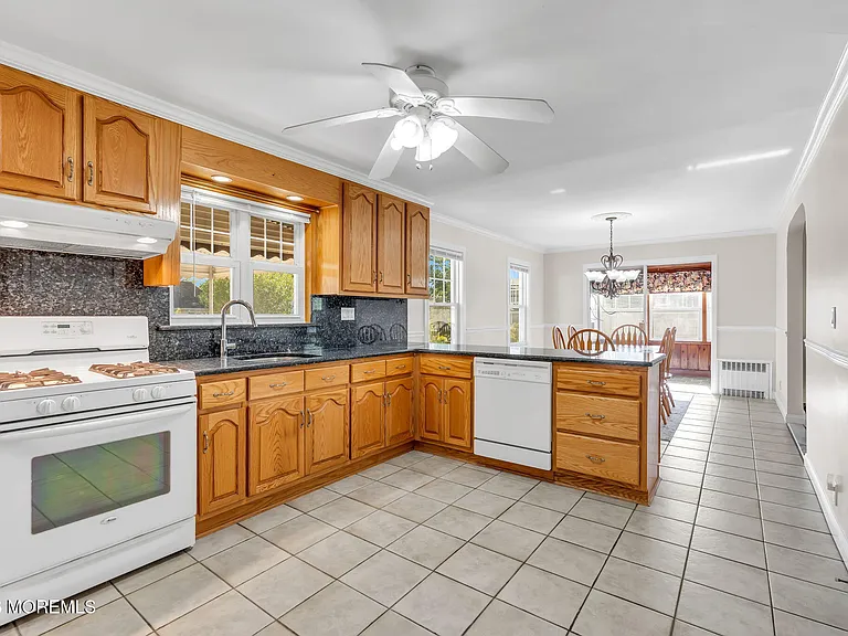 37 Highland Ave — Photo 21
