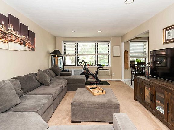 4th image of 4 Birchwood Ct APT 3M