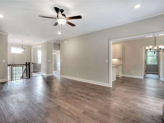 4th image of 17 Grand Georgian Ct NE