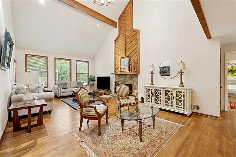 4 bed, 3.0 bath, 3044 sqft, $2,700 — Photo 3