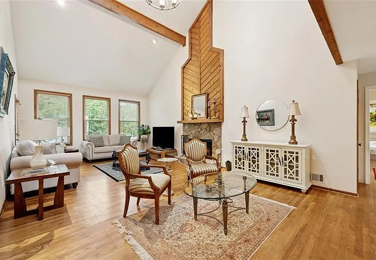 3655 Winters Hill Dr — Photo 3