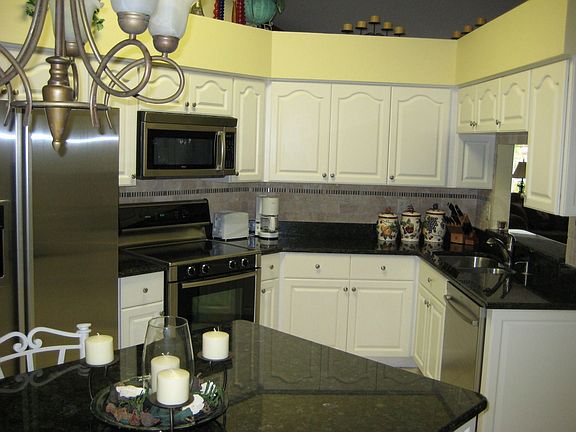 3rd image of 11433 Glenmont Dr